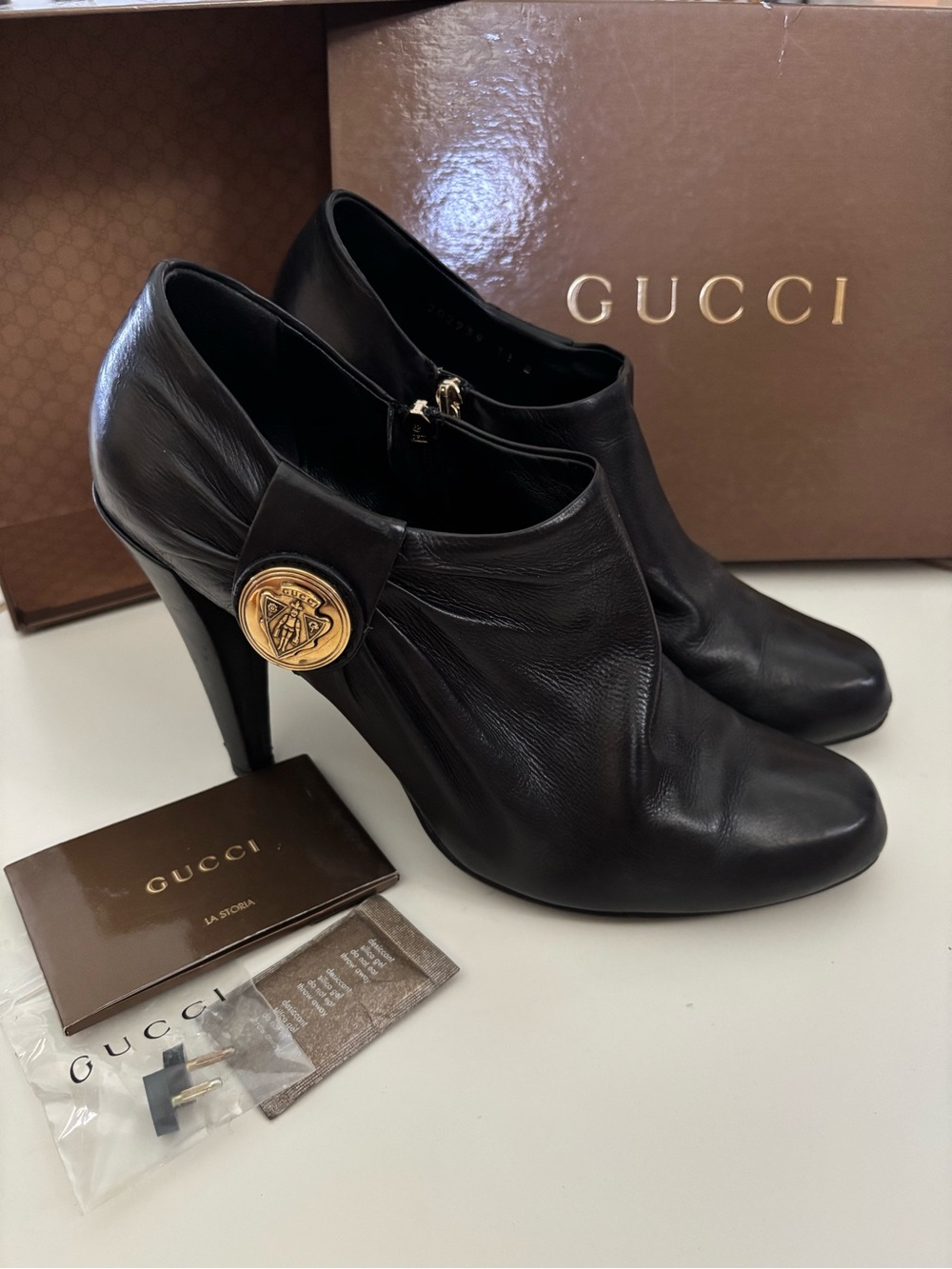 Gucci Black Leather Heel Ankle Booties Darwin Nero Gold Medallion Accent Sz 11B - Picture 2 of 15